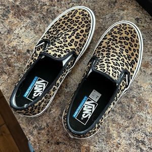 NWOT Ladies vans slip on shoes size 9